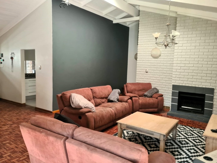 5 Bedroom Property for Sale in Clubview Gauteng
