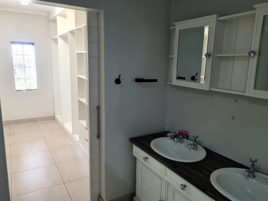 5 Bedroom Property for Sale in Clubview Gauteng