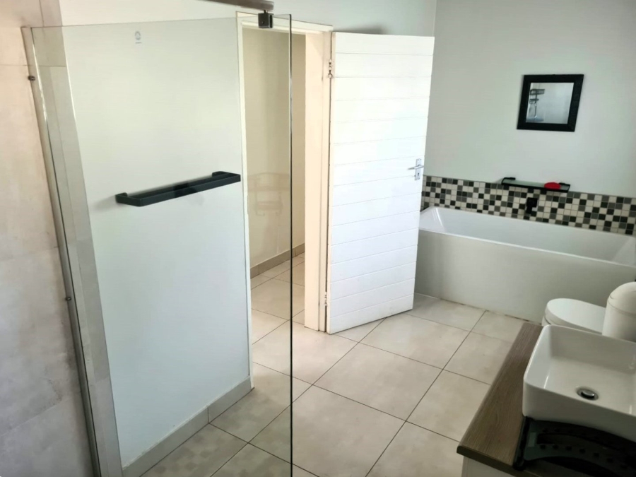5 Bedroom Property for Sale in Clubview Gauteng