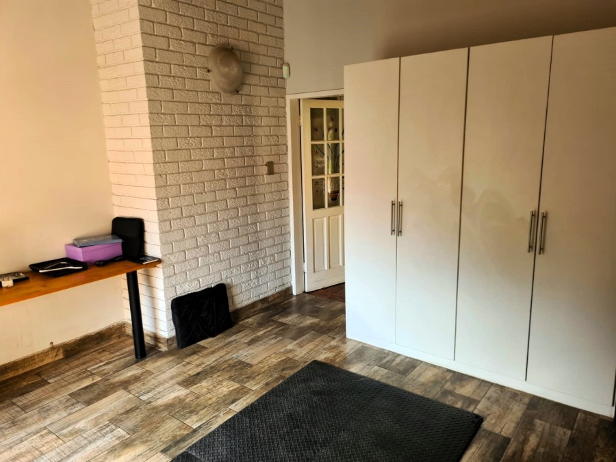 5 Bedroom Property for Sale in Clubview Gauteng