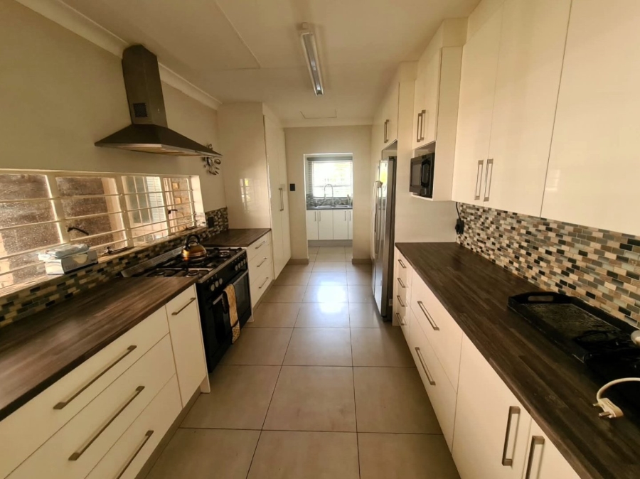 5 Bedroom Property for Sale in Clubview Gauteng