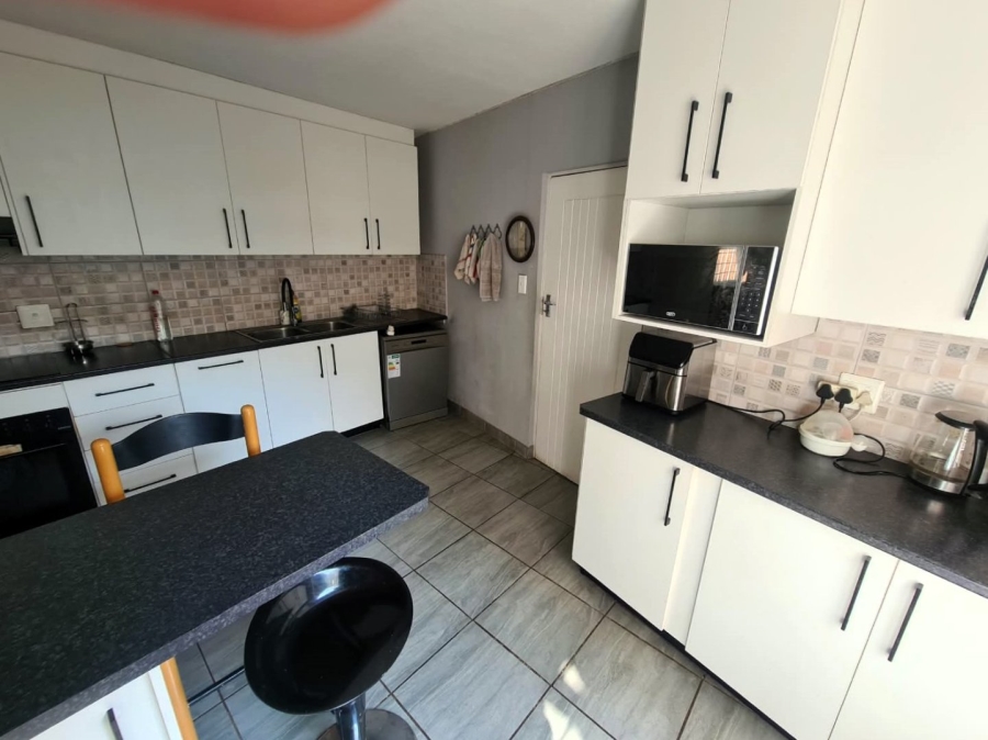 5 Bedroom Property for Sale in Clubview Gauteng