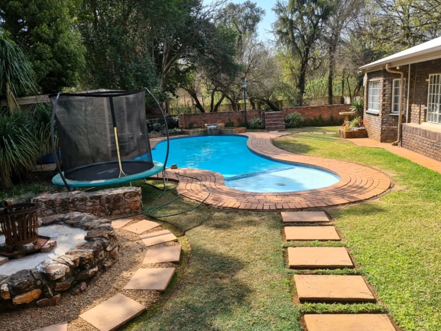 5 Bedroom Property for Sale in Clubview Gauteng