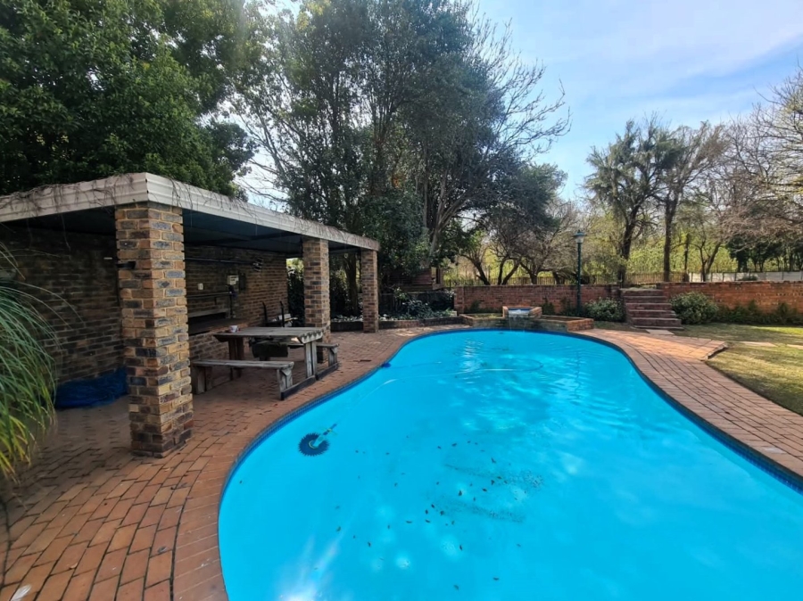 5 Bedroom Property for Sale in Clubview Gauteng