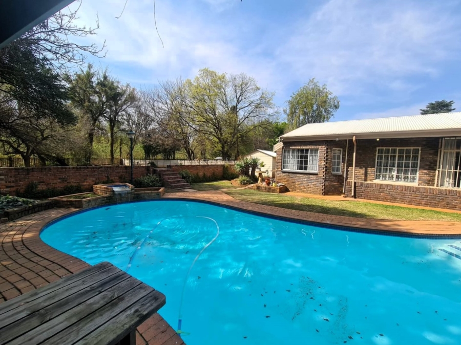 5 Bedroom Property for Sale in Clubview Gauteng
