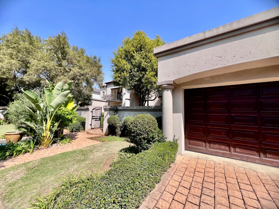 To Let 4 Bedroom Property for Rent in Silver Lakes Golf Estate Gauteng