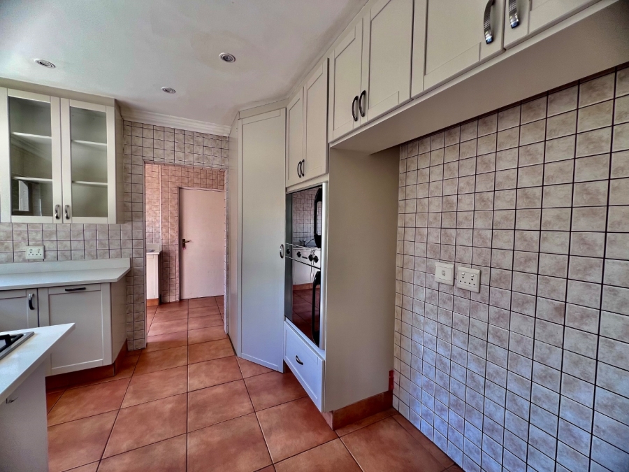 To Let 4 Bedroom Property for Rent in Silver Lakes Golf Estate Gauteng