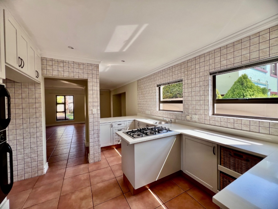 To Let 4 Bedroom Property for Rent in Silver Lakes Golf Estate Gauteng