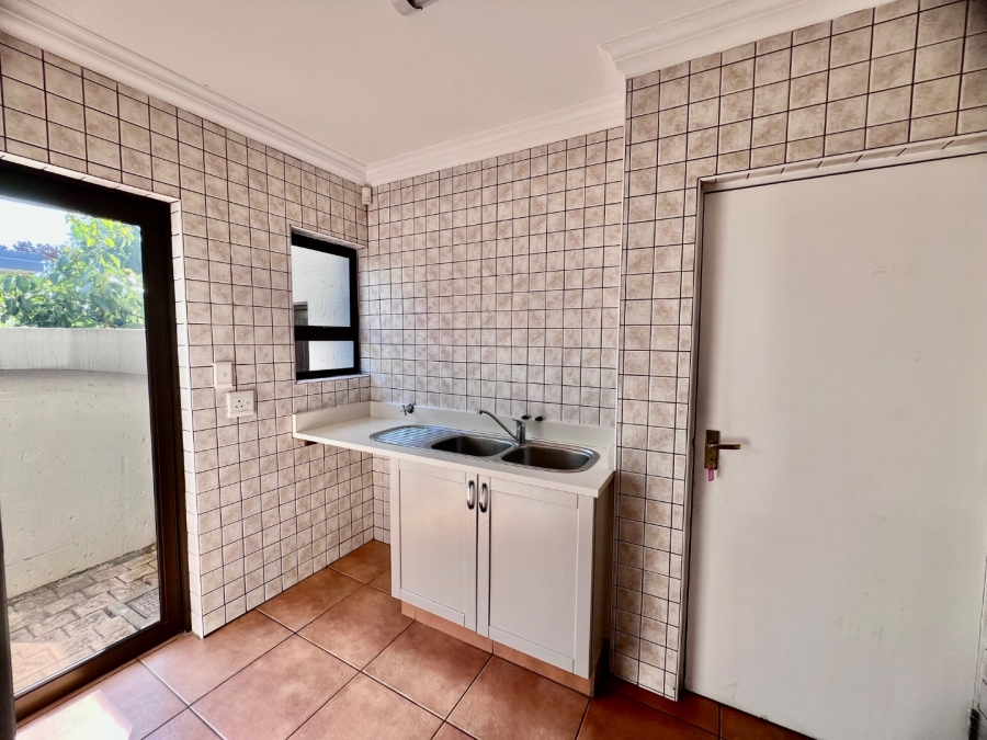 To Let 4 Bedroom Property for Rent in Silver Lakes Golf Estate Gauteng
