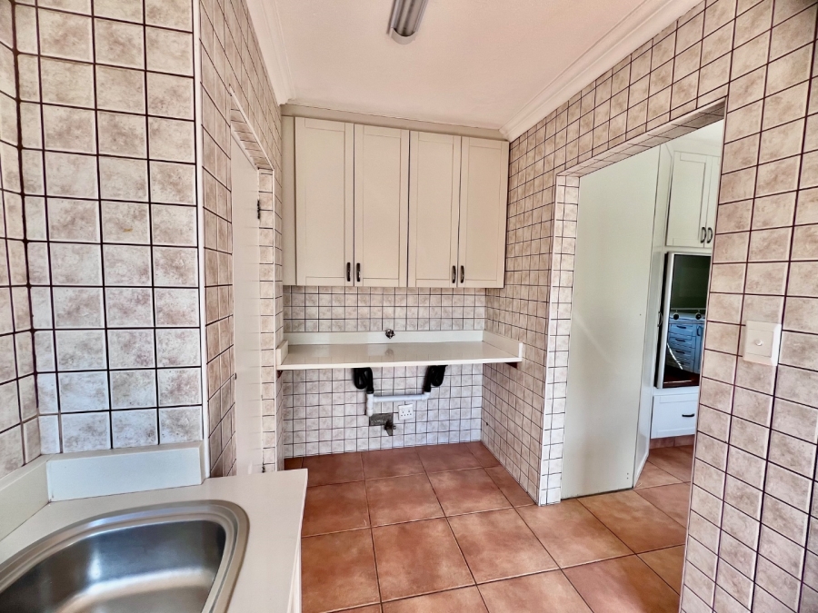 To Let 4 Bedroom Property for Rent in Silver Lakes Golf Estate Gauteng