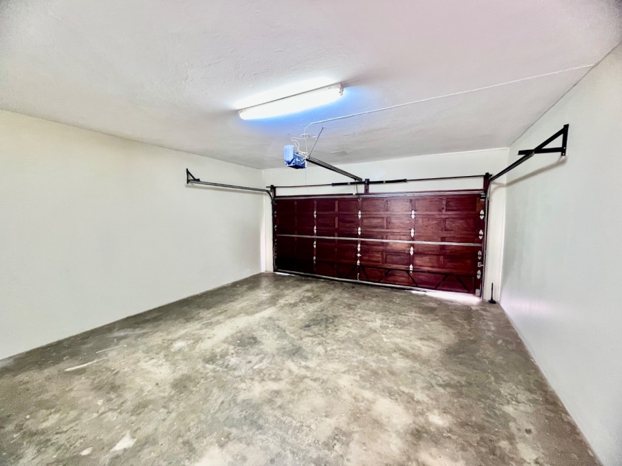To Let 4 Bedroom Property for Rent in Silver Lakes Golf Estate Gauteng