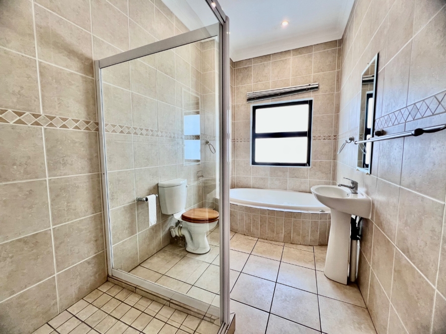 To Let 4 Bedroom Property for Rent in Silver Lakes Golf Estate Gauteng