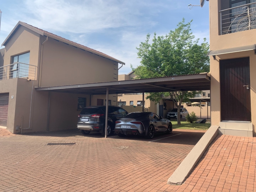 4 Bedroom Property for Sale in Raslouw Gardens Gauteng