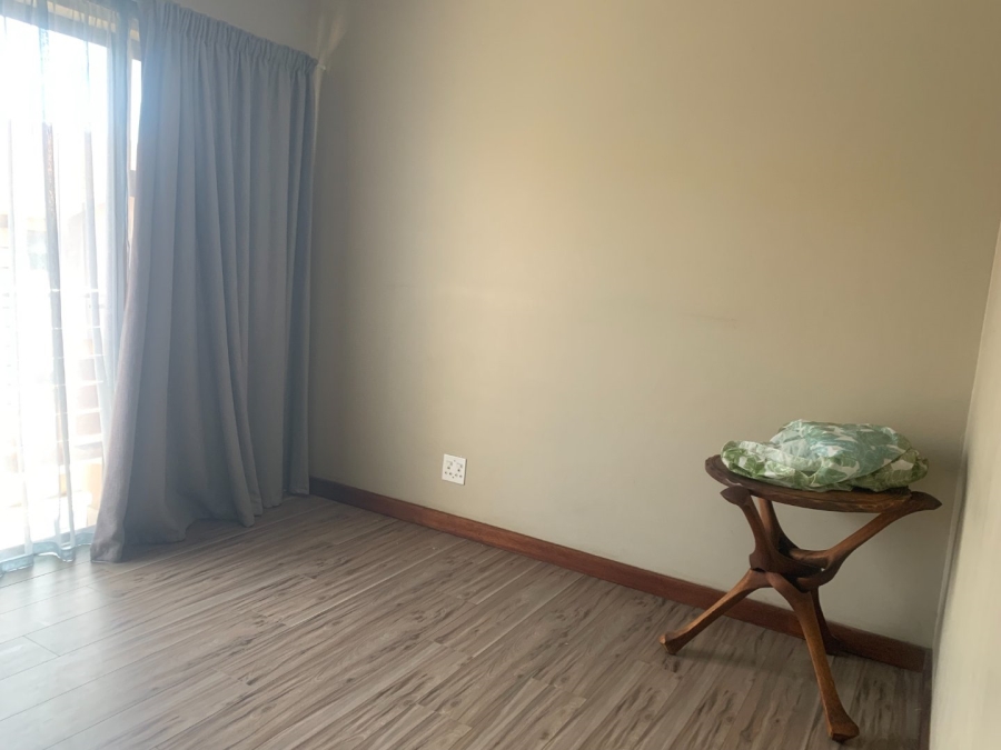 4 Bedroom Property for Sale in Raslouw Gardens Gauteng