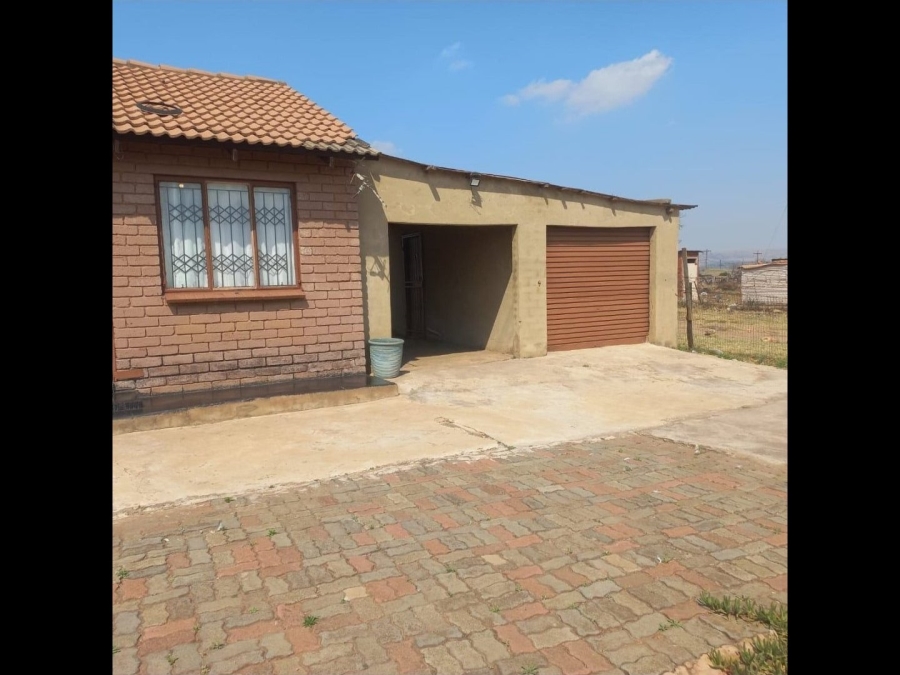 2 Bedroom Property for Sale in Zonkezizwe Gauteng