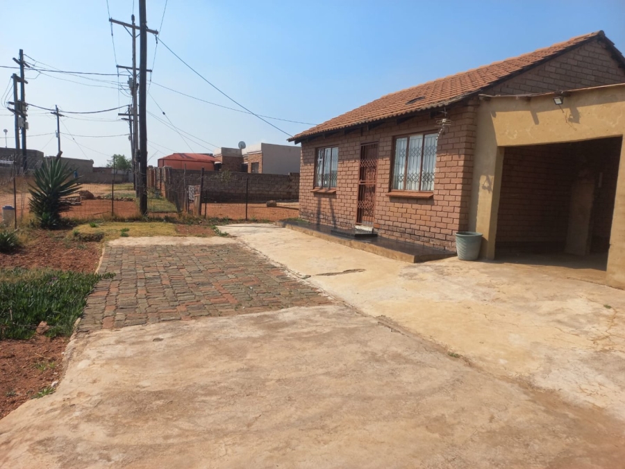 2 Bedroom Property for Sale in Zonkezizwe Gauteng