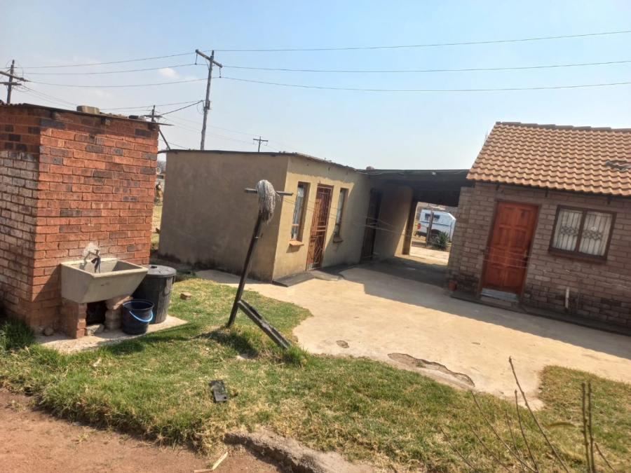 2 Bedroom Property for Sale in Zonkezizwe Gauteng