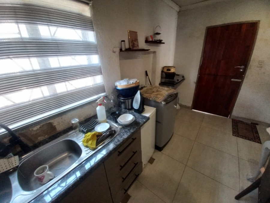 2 Bedroom Property for Sale in Zonkezizwe Gauteng