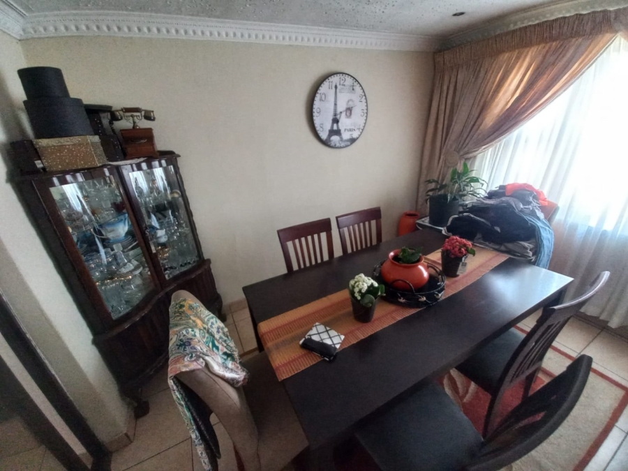 2 Bedroom Property for Sale in Zonkezizwe Gauteng
