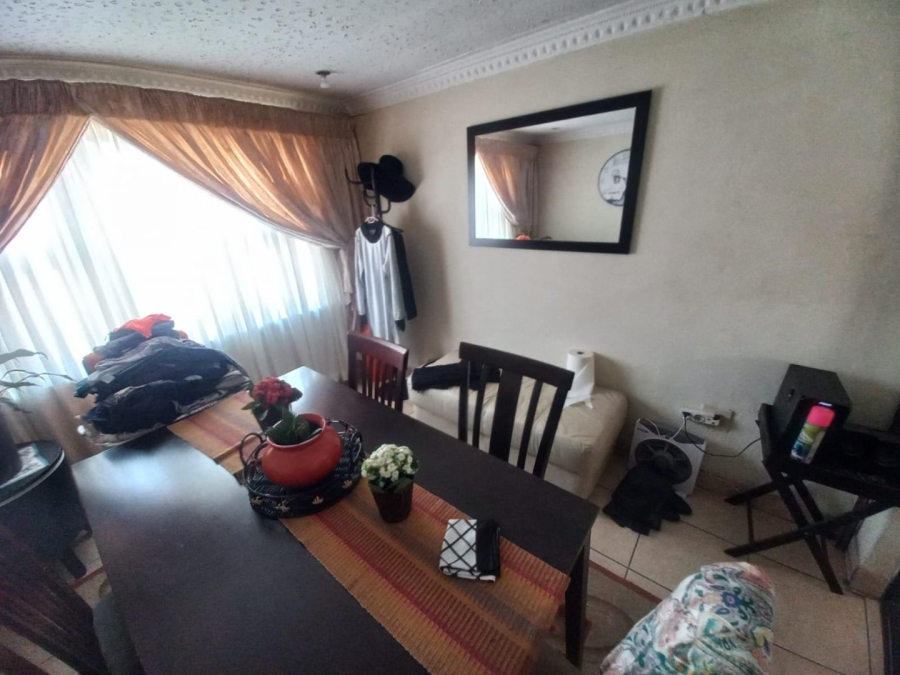 2 Bedroom Property for Sale in Zonkezizwe Gauteng