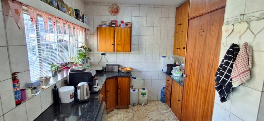 5 Bedroom Property for Sale in Pretoria Gardens Gauteng