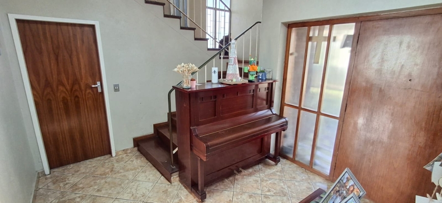 5 Bedroom Property for Sale in Pretoria Gardens Gauteng