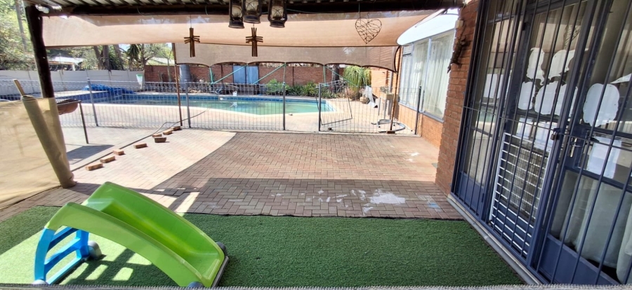 5 Bedroom Property for Sale in Pretoria Gardens Gauteng