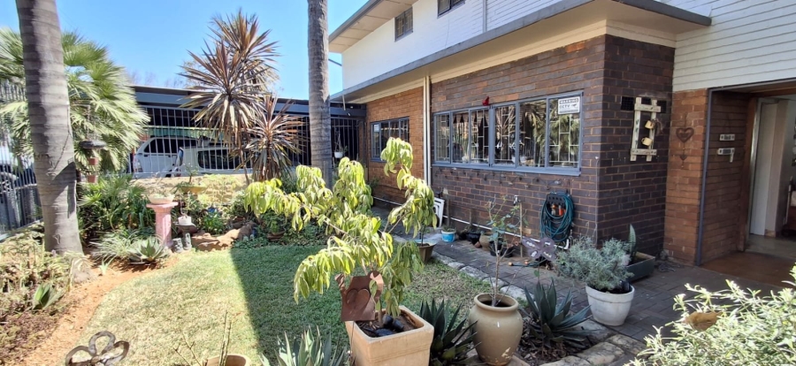 5 Bedroom Property for Sale in Pretoria Gardens Gauteng