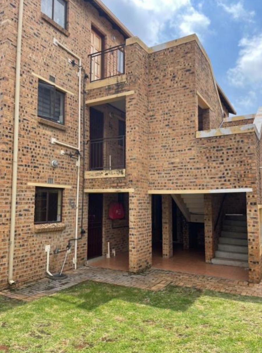 2 Bedroom Property for Sale in Chloorkop Gauteng