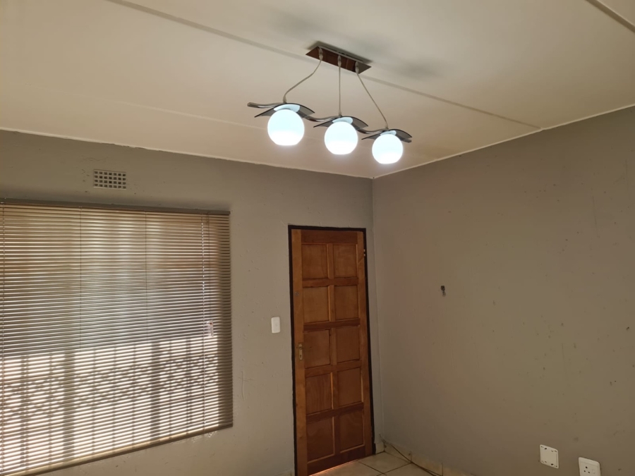 2 Bedroom Property for Sale in Chloorkop Gauteng