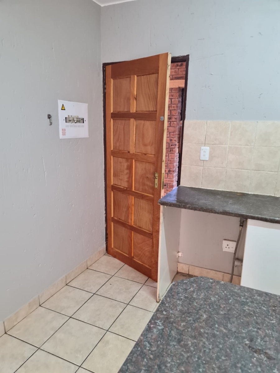 2 Bedroom Property for Sale in Chloorkop Gauteng