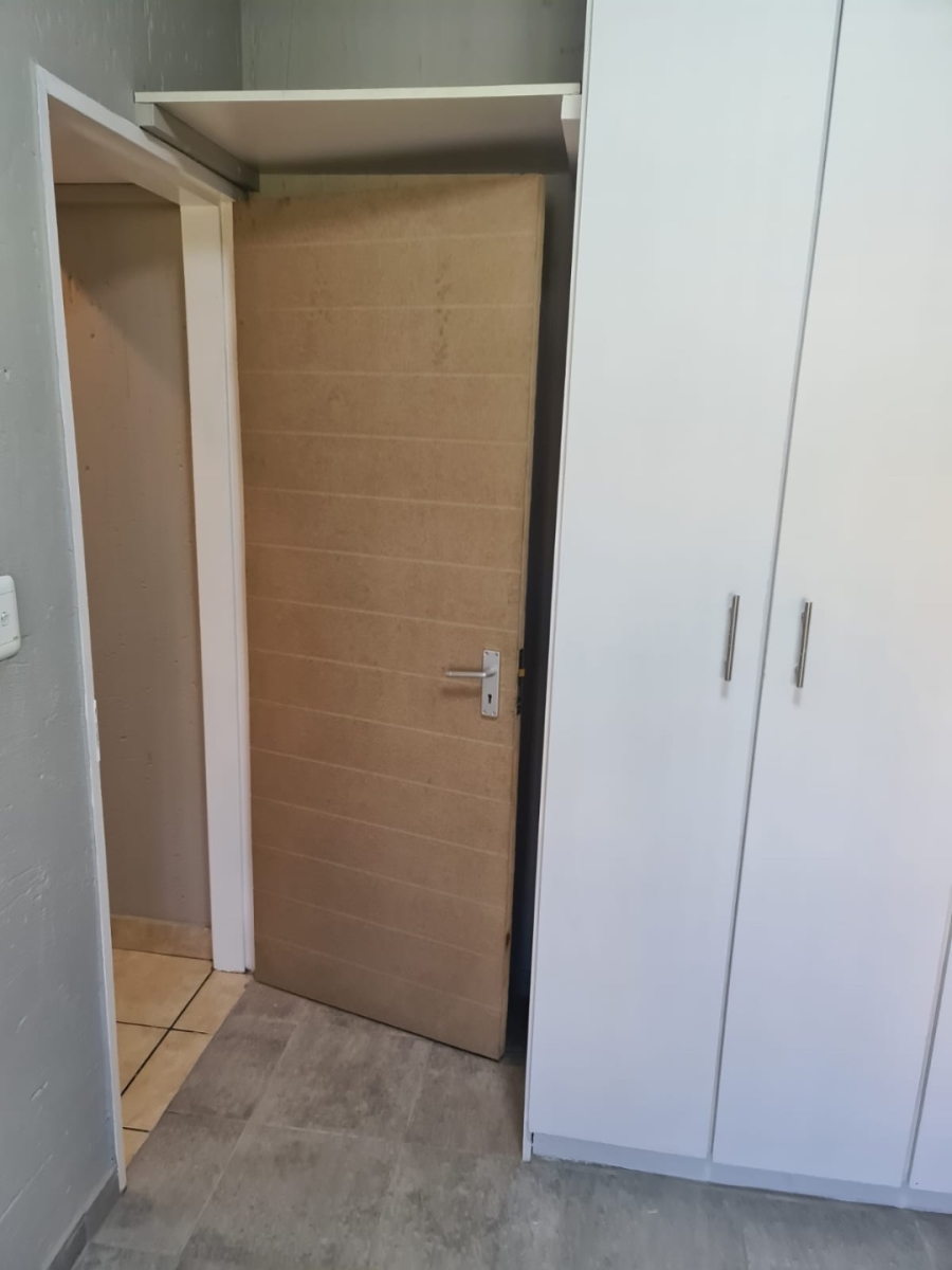 2 Bedroom Property for Sale in Chloorkop Gauteng