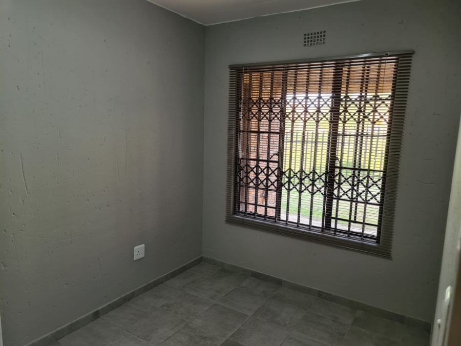 2 Bedroom Property for Sale in Chloorkop Gauteng