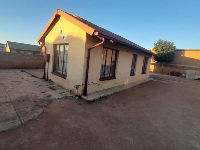 3 Bedroom Property for Sale in Soshanguve FF Gauteng