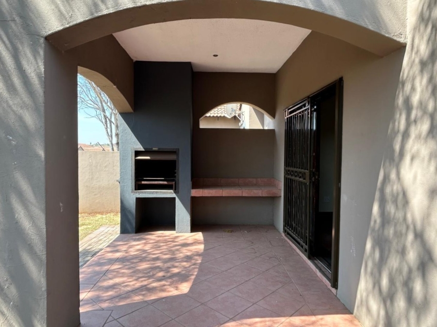3 Bedroom Property for Sale in Eco Park Gauteng