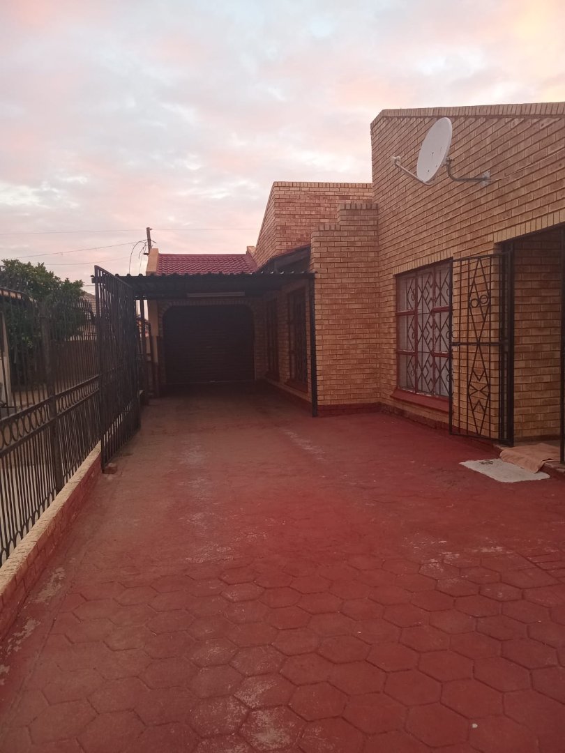3 Bedroom Property for Sale in Soshanguve GG Gauteng