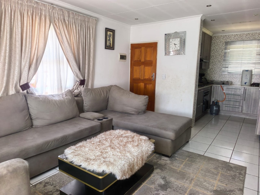 3 Bedroom Property for Sale in Strubenvale Gauteng