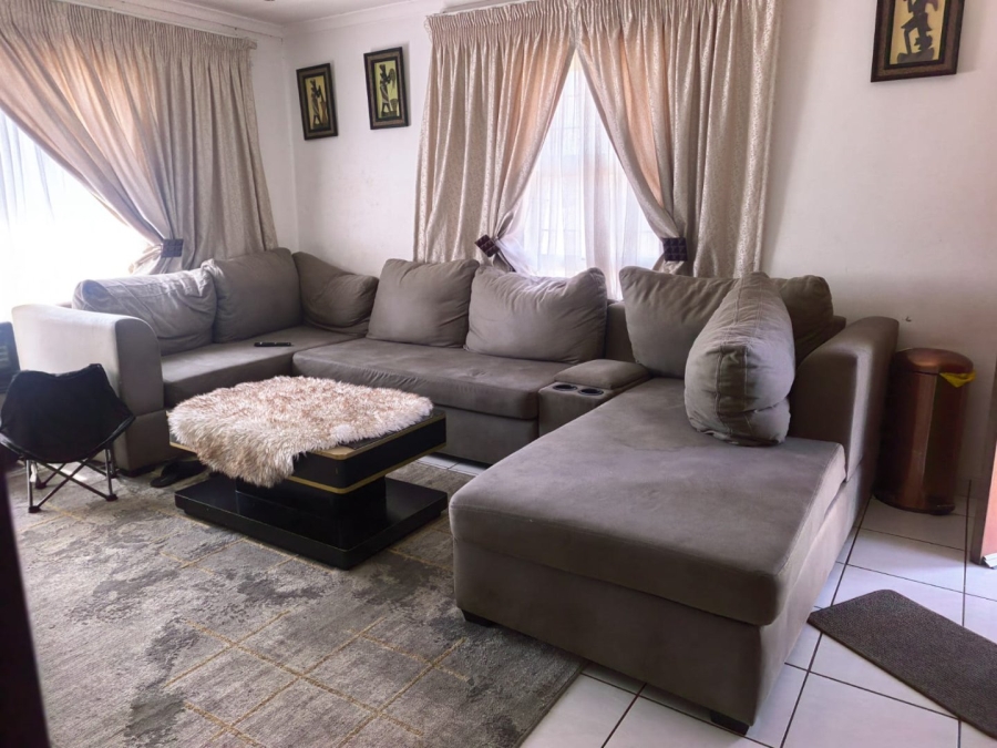 3 Bedroom Property for Sale in Strubenvale Gauteng