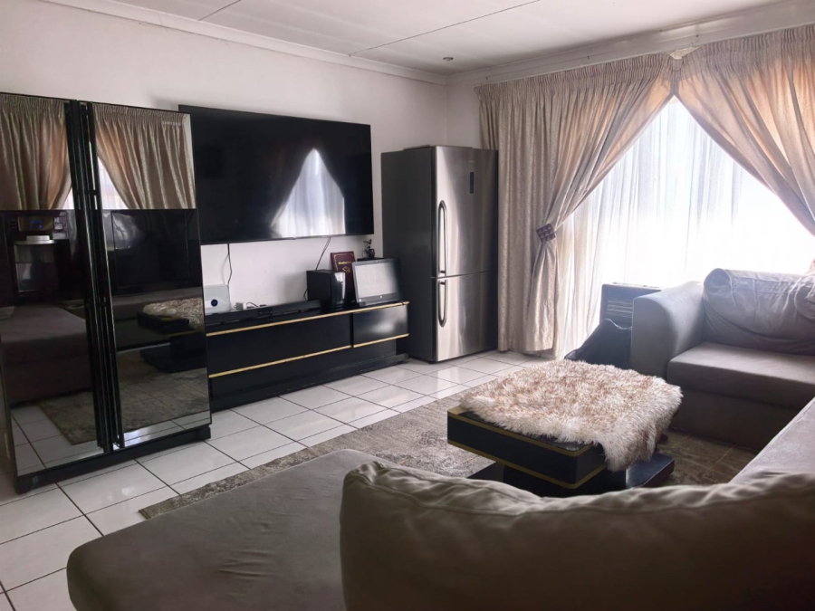 3 Bedroom Property for Sale in Strubenvale Gauteng