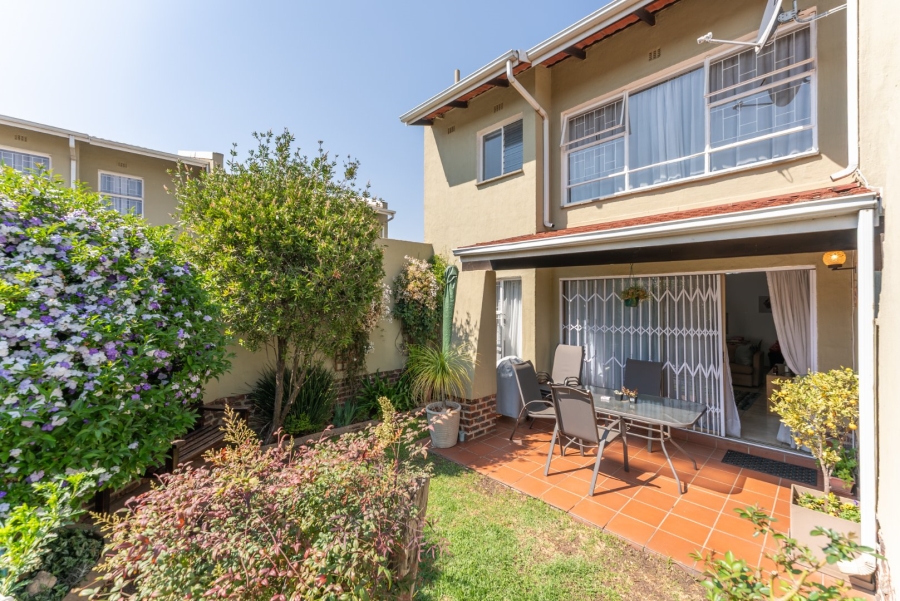 3 Bedroom Property for Sale in Farrarmere Gauteng