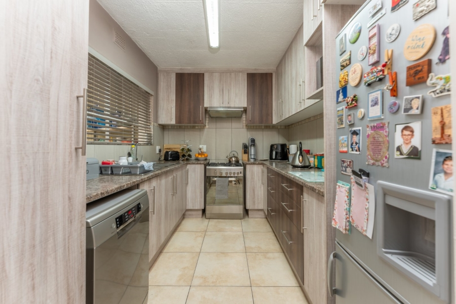 3 Bedroom Property for Sale in Farrarmere Gauteng