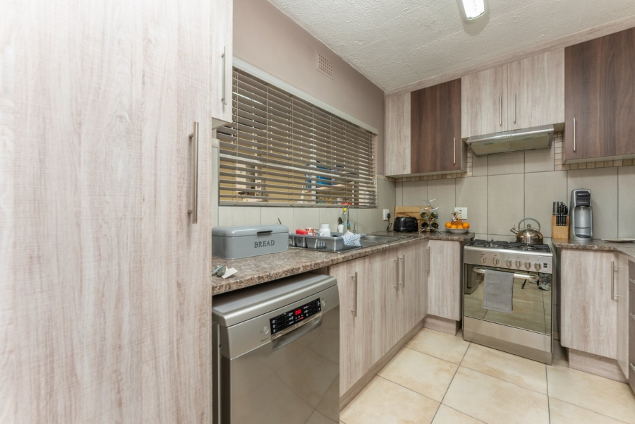 3 Bedroom Property for Sale in Farrarmere Gauteng