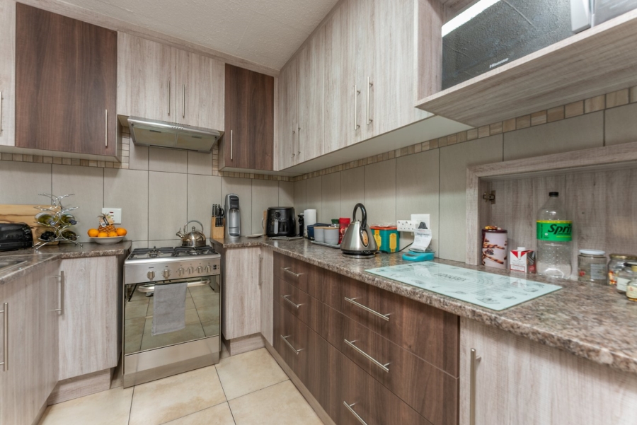 3 Bedroom Property for Sale in Farrarmere Gauteng