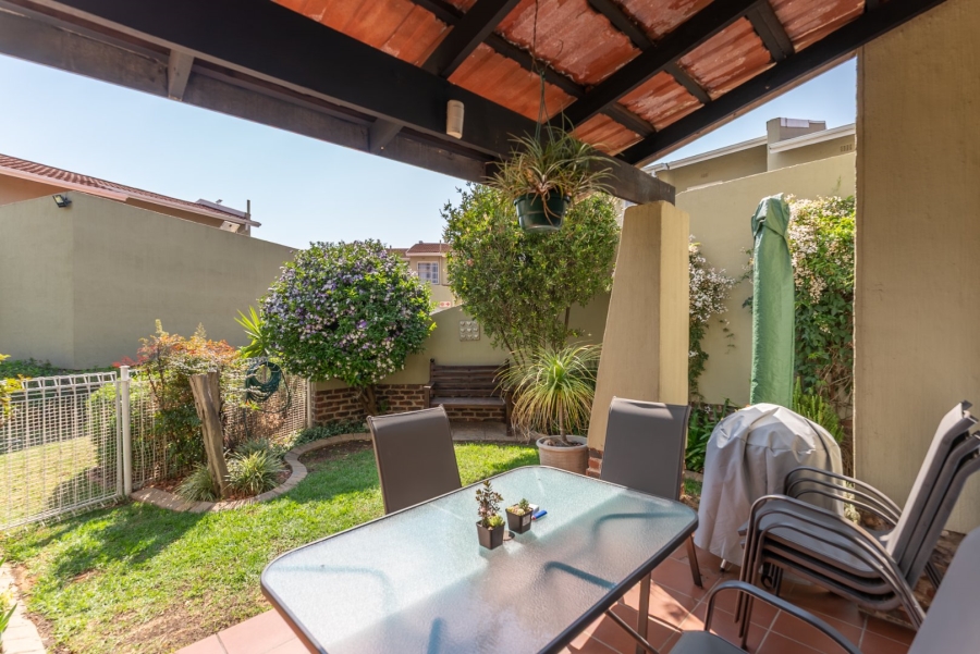 3 Bedroom Property for Sale in Farrarmere Gauteng