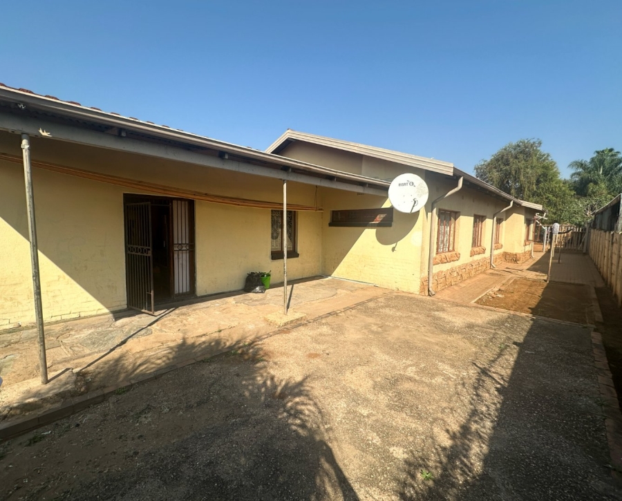 8 Bedroom Property for Sale in Pretoria North Gauteng