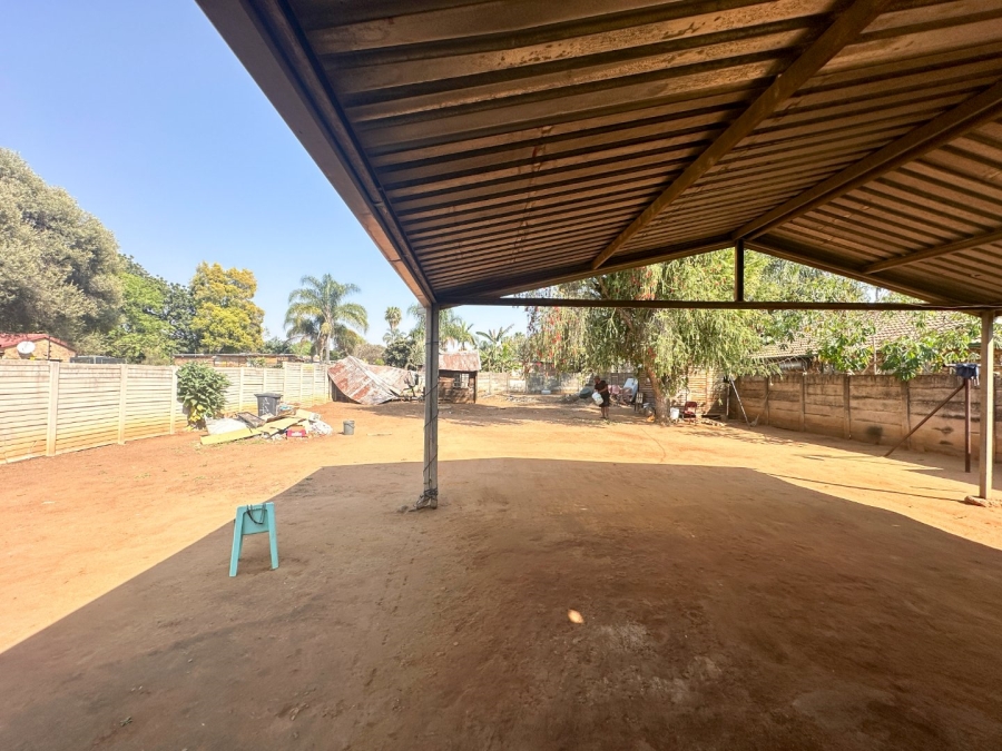 8 Bedroom Property for Sale in Pretoria North Gauteng