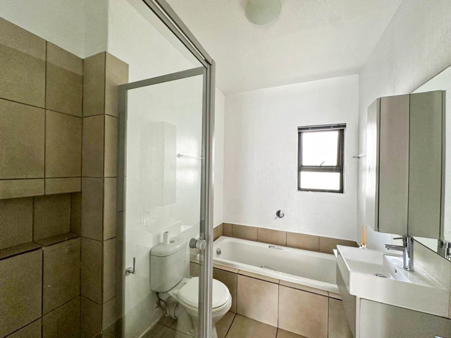 To Let 2 Bedroom Property for Rent in Broadacres Gauteng