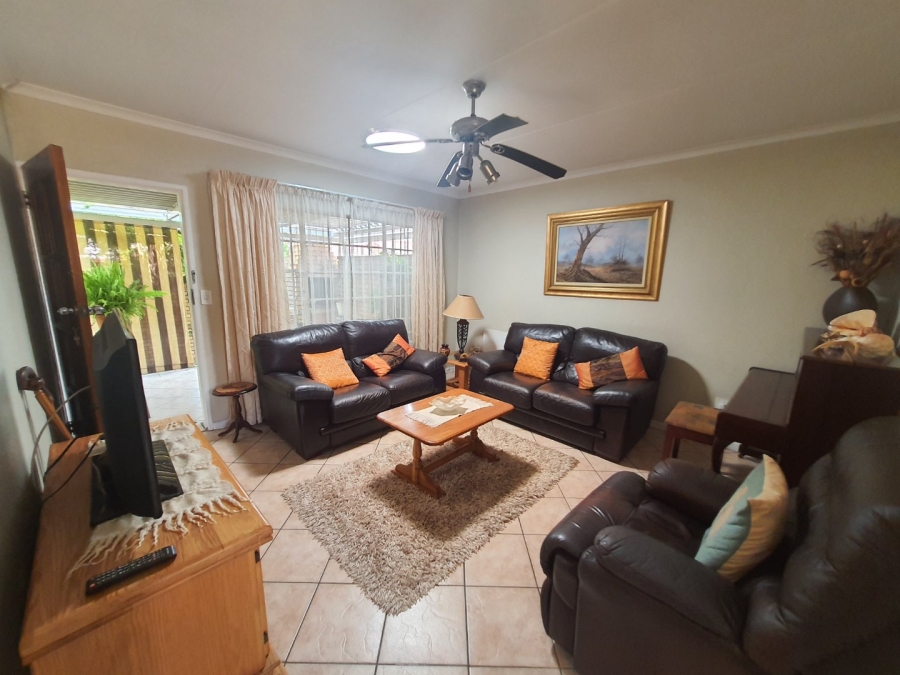 To Let 2 Bedroom Property for Rent in Magalieskruin Gauteng