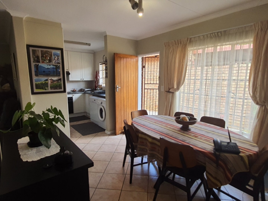 To Let 2 Bedroom Property for Rent in Magalieskruin Gauteng