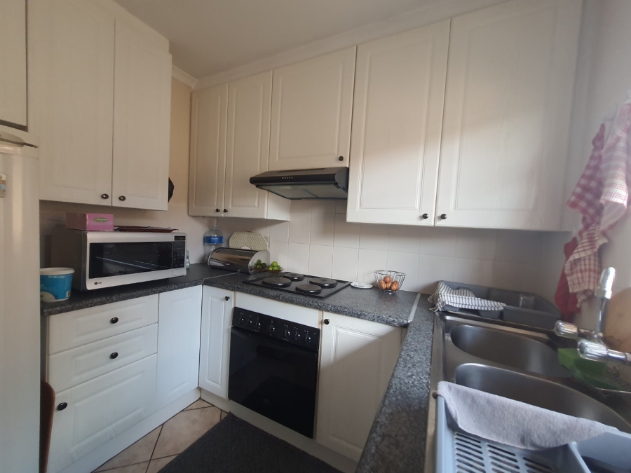 To Let 2 Bedroom Property for Rent in Magalieskruin Gauteng